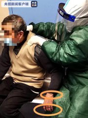 按摩、画手表、做挎包……江苏医护人员悉心照顾“老小孩”患者