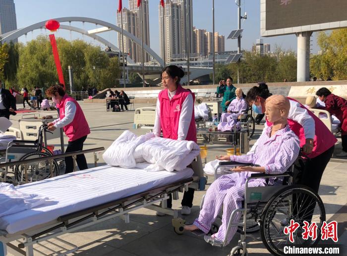 图为居家养老护理比赛项目。(资料图) 徐雪 摄