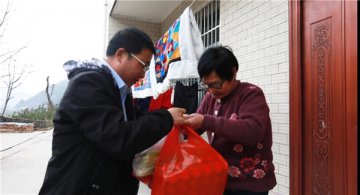美团升级老年人生活服务保障体系，老年人网购可享受团长送货上门服务