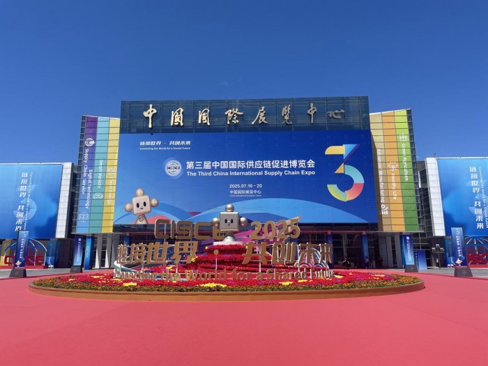世界首款自动变焦眼镜亮相链博会：突破视力障碍，共享清晰未来