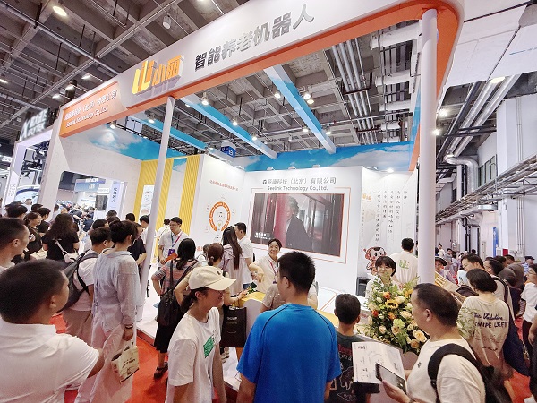 小丽养老机器人绽放健康与温情陪伴——来自世界机器人大会报道